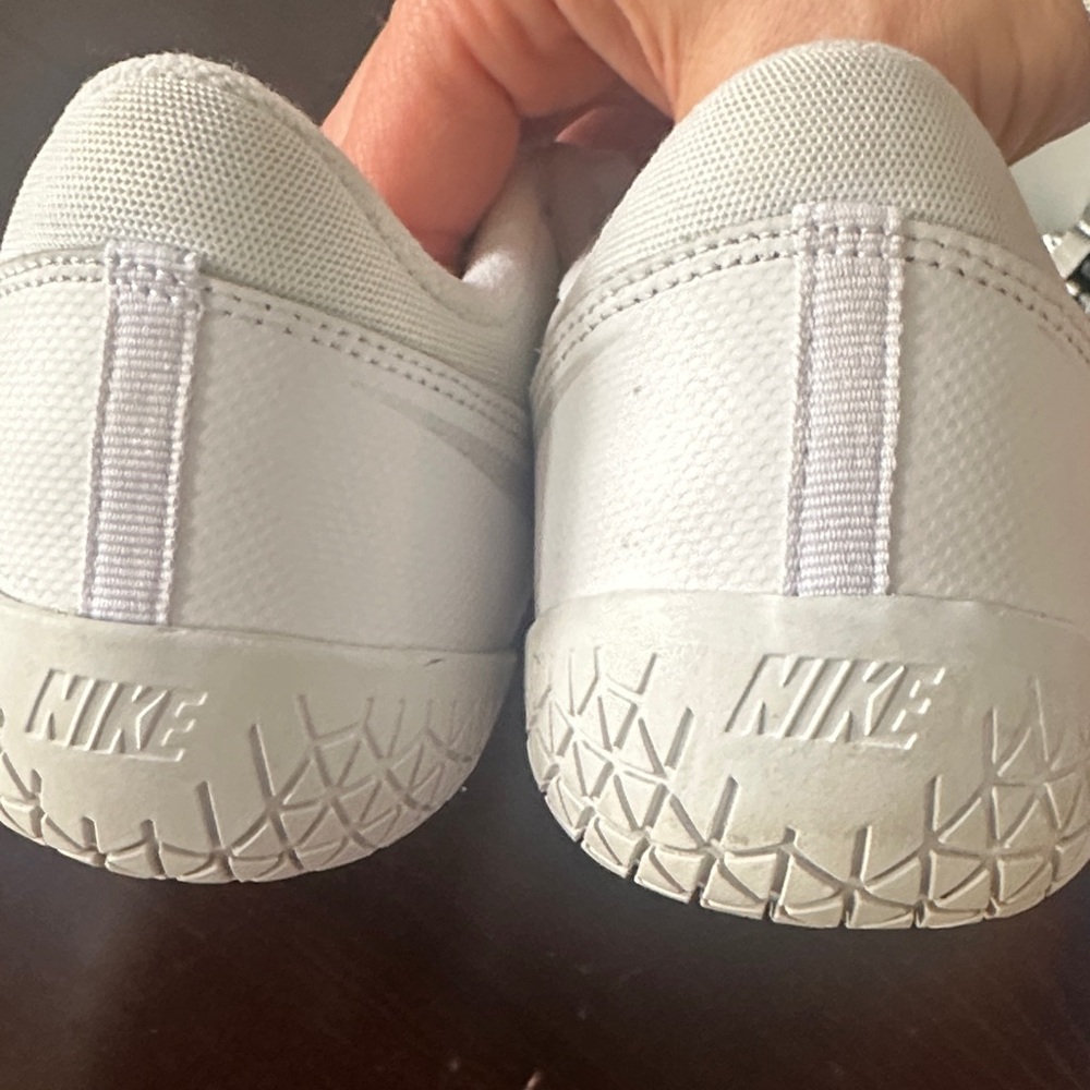 Nike Sideline Cheer Shoes - Picture 3 of 3